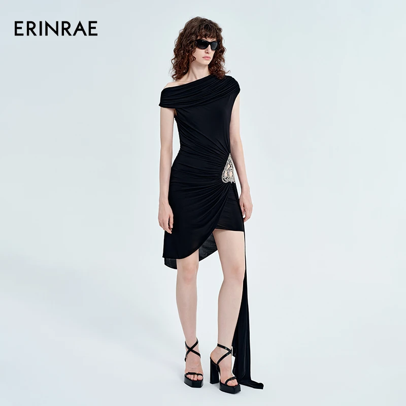 ERINRAE黑色斜肩连衣裙镂空时尚气质不规则开叉裙子EG381509VI20
