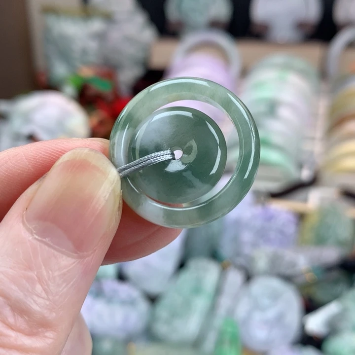 翡翠颈饰未镶嵌吊坠