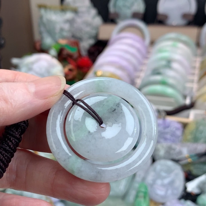 翡翠颈饰未镶嵌吊坠