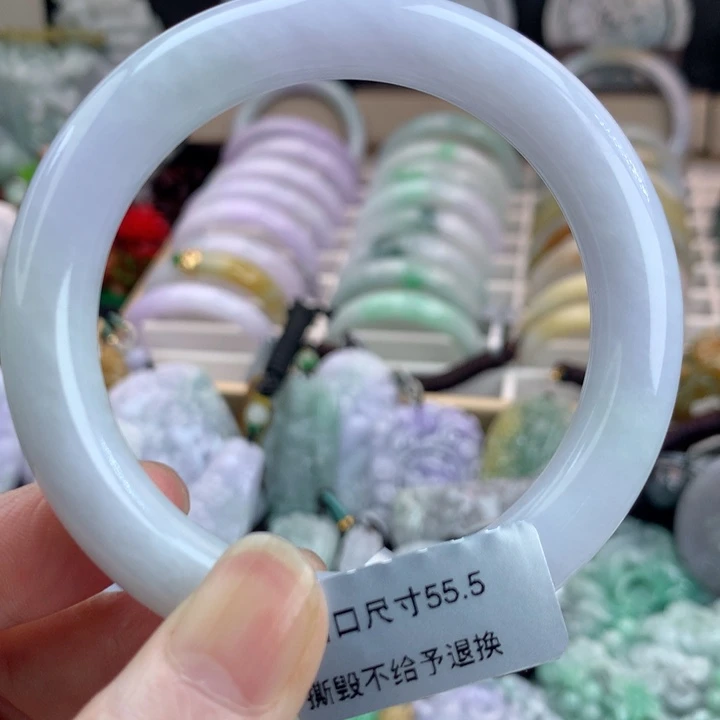 翡翠手镯未镶嵌吊坠