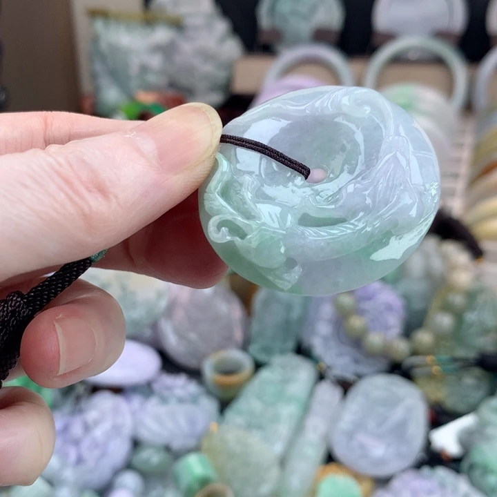 翡翠颈饰未镶嵌吊坠