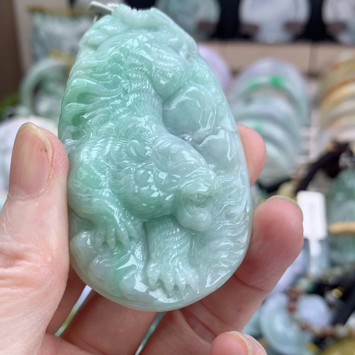 翡翠颈饰未镶嵌吊坠