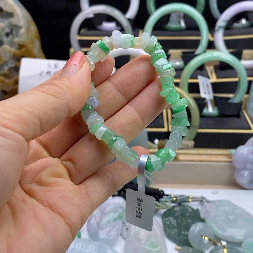 【闪购商品】翡翠颈饰未镶嵌