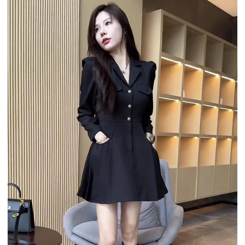 法式气质高级感收腰性感A字裙女秋季新款V领长袖连衣裙