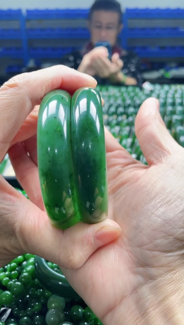 【闪购商品】和田玉（碧玉）手镯未镶嵌拍一发一，多样性发货