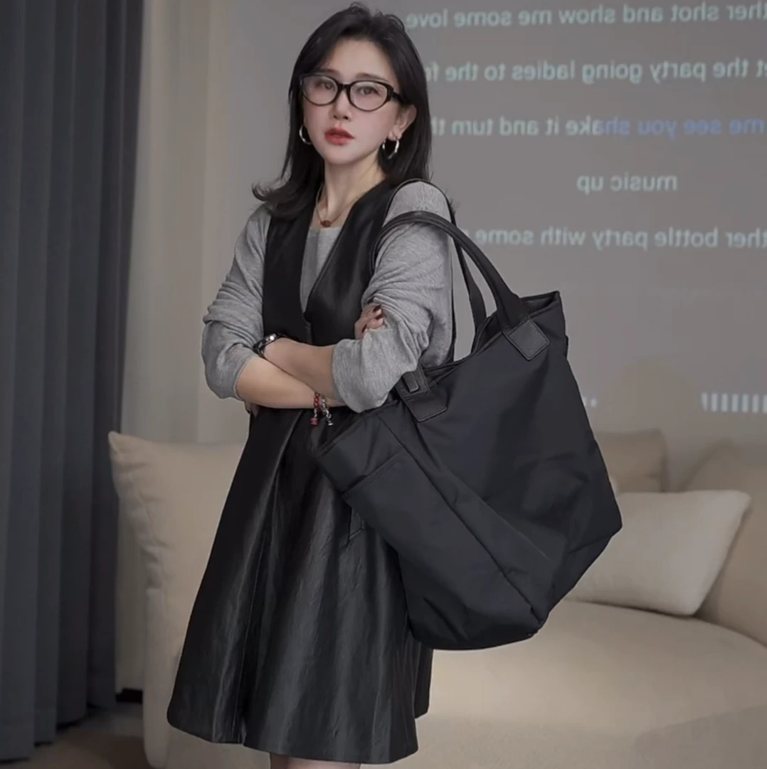 JW/静稳2024秋季新款女款高级感减龄显瘦无袖连衣皮裙8881962