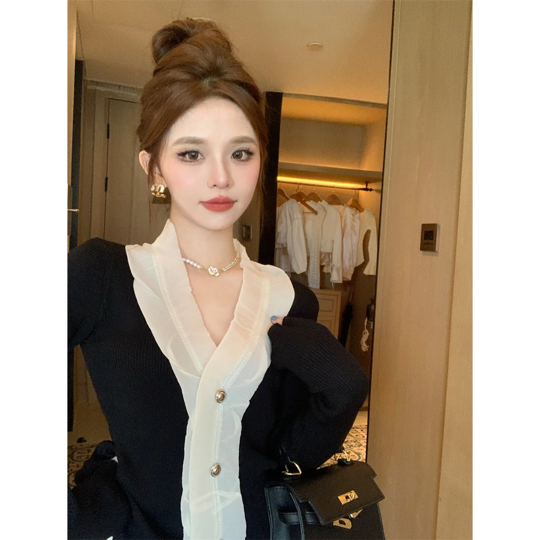 名媛气质高级感V领蕾丝花边长袖针织衫女小香风短款修身法式上衣