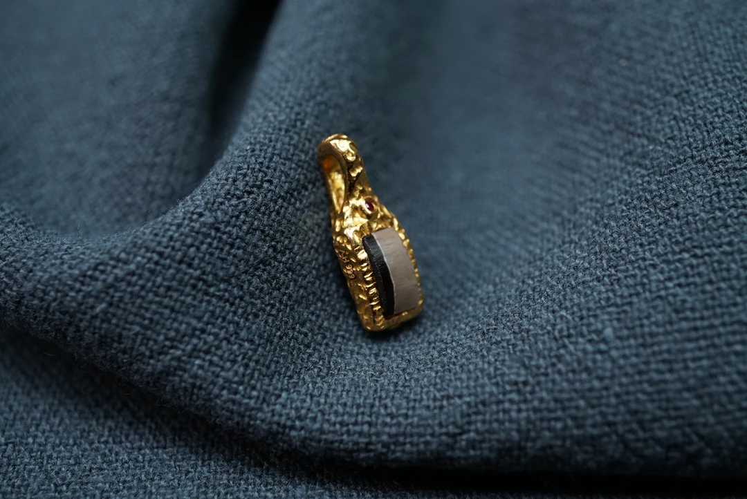 千岁古珠.藏传.断珠改.镶嵌足金.卡子