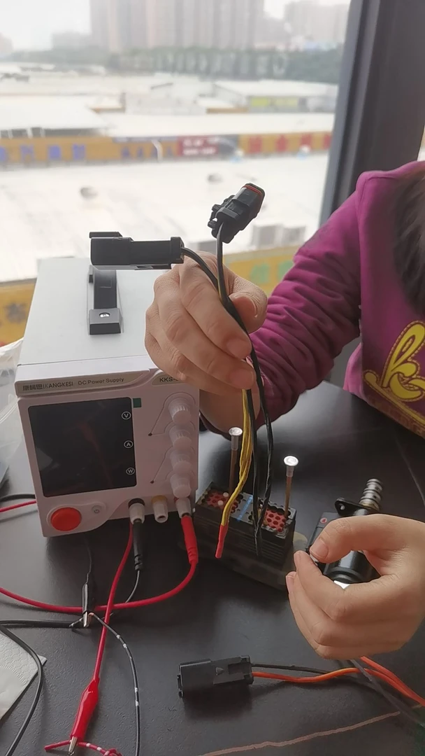 卡特取线器 测电磁阀插头挖掘机维修