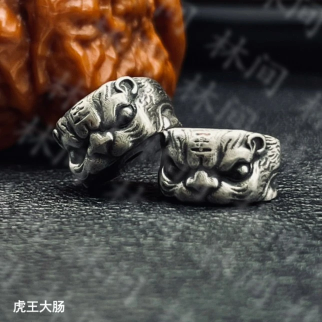 925银银制品 s925银虎王大肠手持手串文玩配饰复古做旧风配饰雕刻