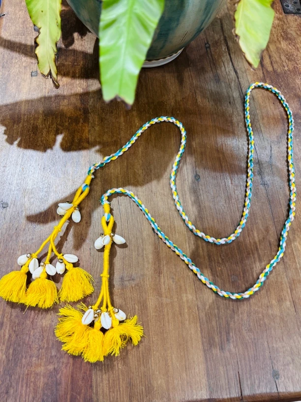 黄色手工编织贝壳腰带