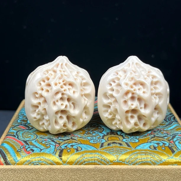 H2267天然猛犸牙 雕刻核桃 39mm支持鉴定 假一罚四