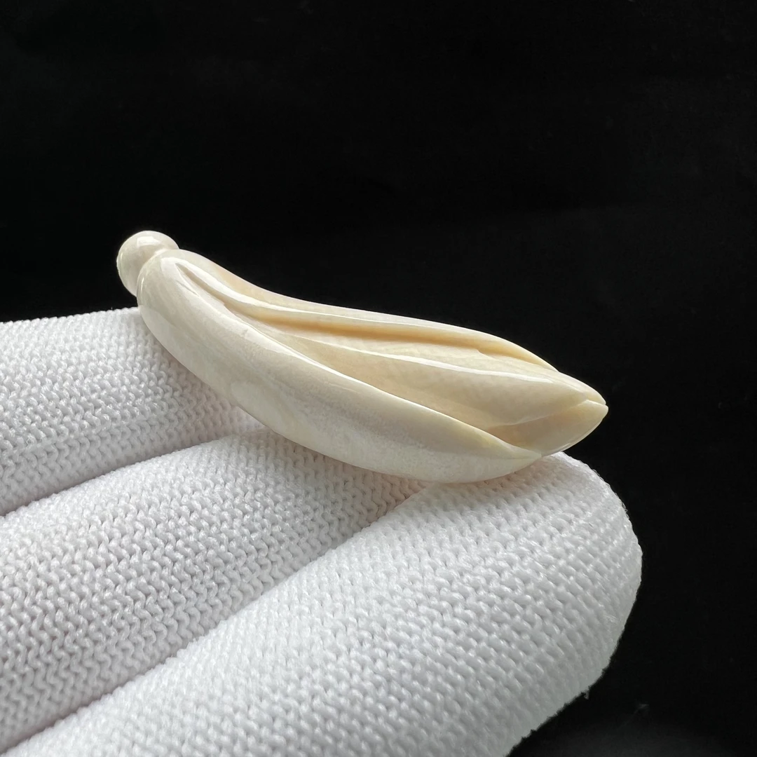 S2588天然猛犸牙 雕刻玉兰花 13*45.5mm支持鉴定 假一罚四