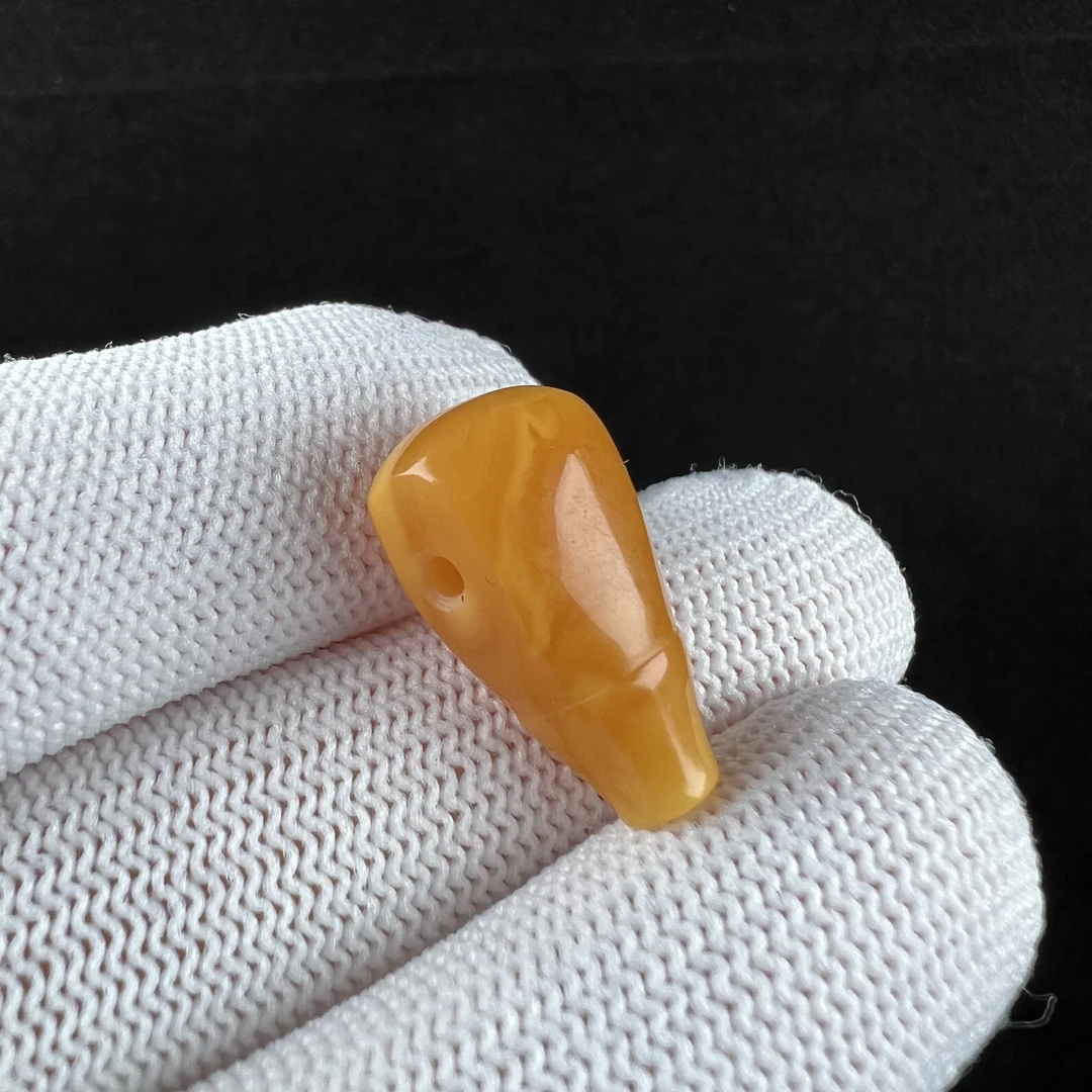 J6888天然原矿蜜蜡 老蜡三通 10.5*20.5mm 100克价