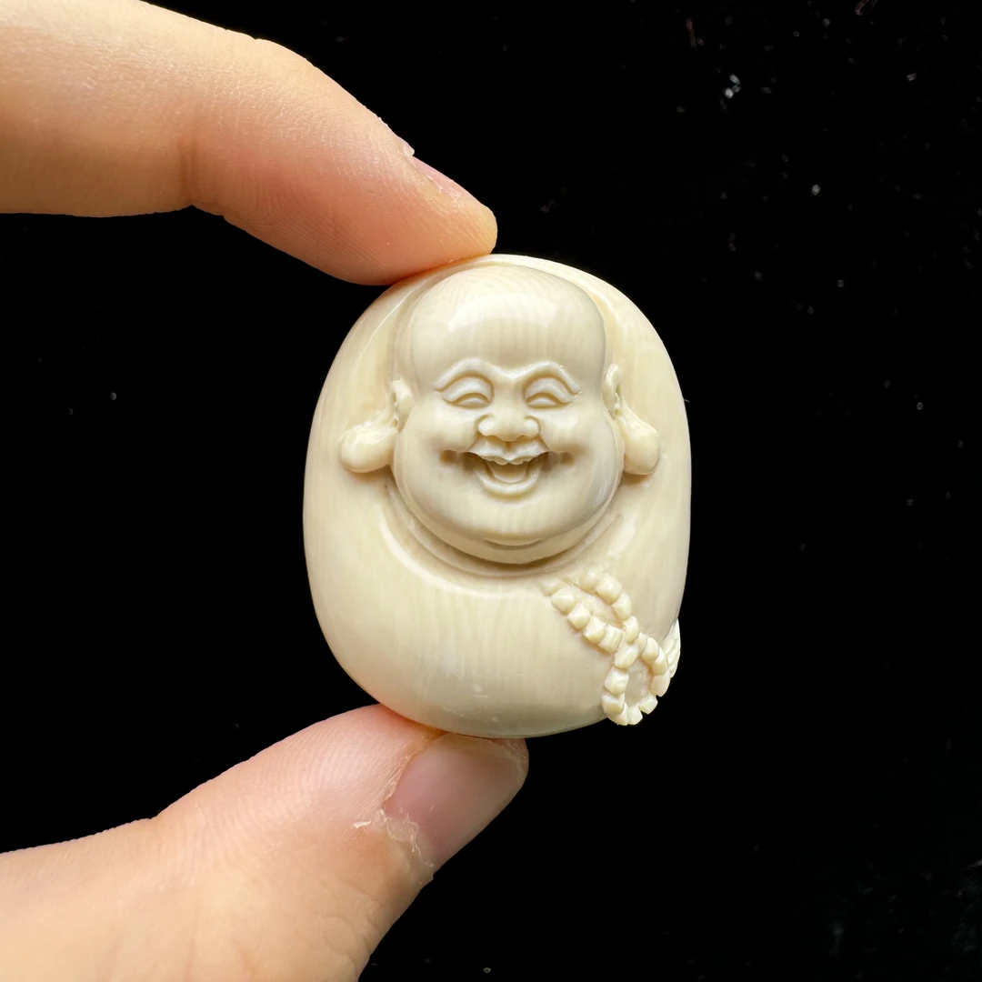 P6928 天然猛犸牙 雕刻牌弥勒 31*37*20mm 支持复检假一罚四