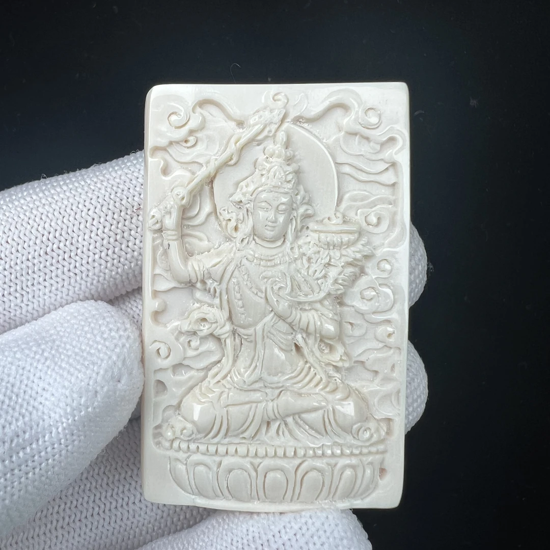 K5372天然猛犸牙 雕刻文殊菩萨 31*50*10mm支持鉴定 假一罚四