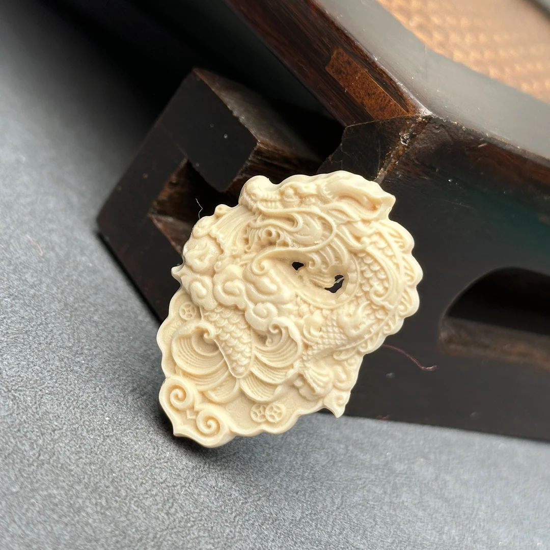 K5000天然猛犸牙雕刻龙牌39*30*10mm支持鉴定 假一罚四