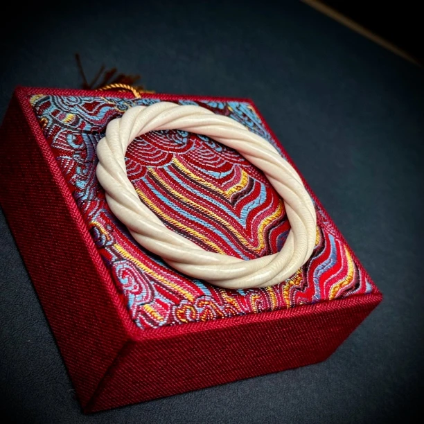 X3475天然猛犸牙 10mm麻花手圈 59mm支持鉴定 假一罚四