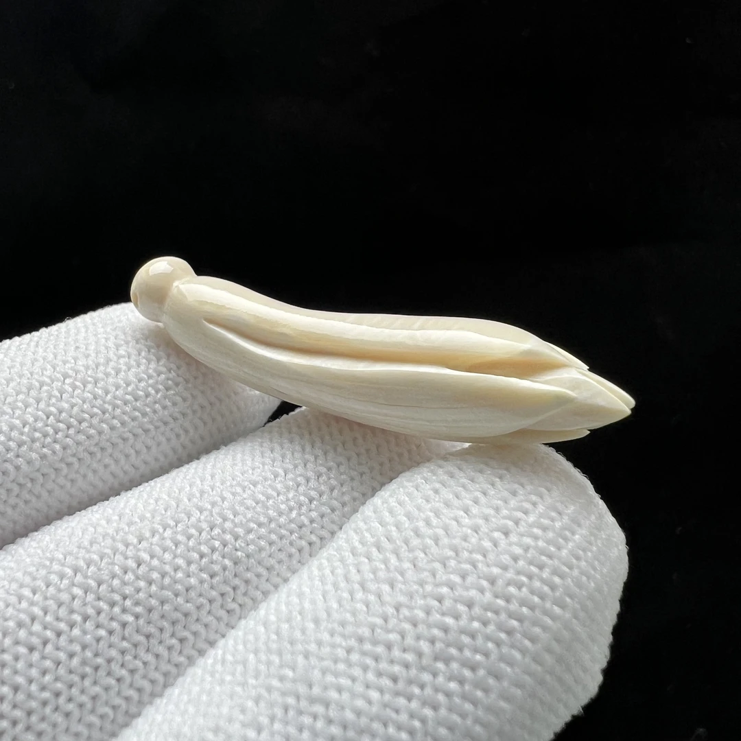 S2589天然猛犸牙 雕刻玉兰花 10*42.5mm支持鉴定 假一罚四