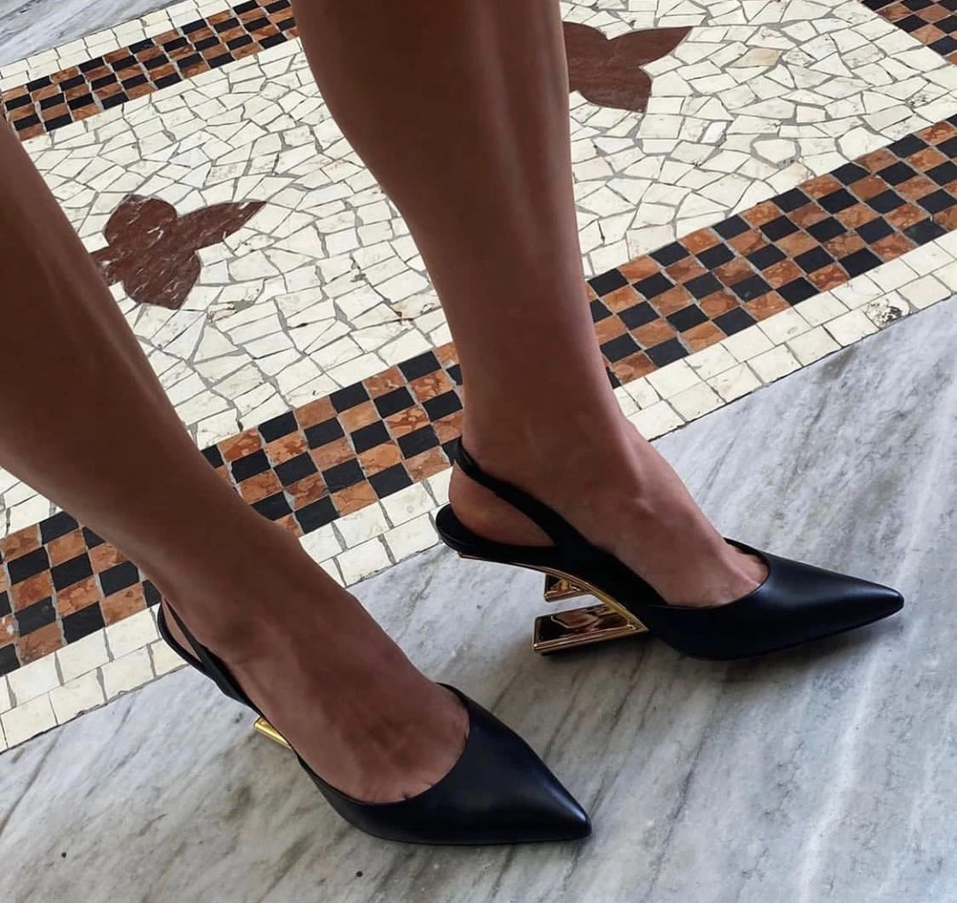 【高定版】真皮！名媛时尚通勤浅口尖头后绊带F金属悬空跟坡跟凉鞋