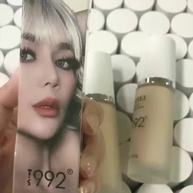 粉底液滋润遮瑕粉底