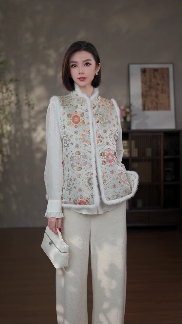 GONG QUE【七彩宝相】新中式秋冬款夹羊驼毛宋锦拼水貂马甲  242402