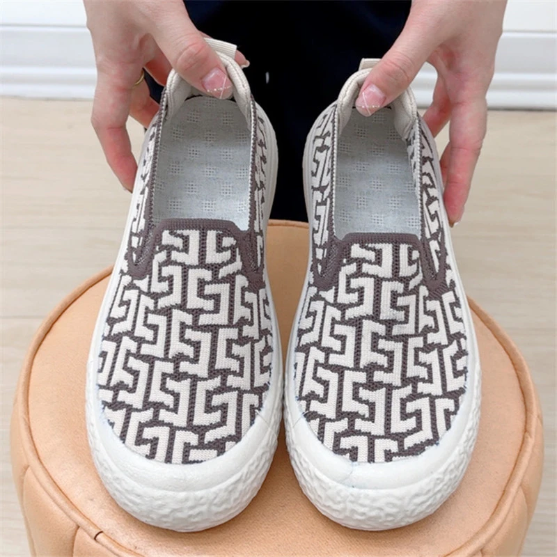 新款老北京布鞋轻便舒适女单鞋软底舒适一脚蹬懒人鞋平底妈妈鞋