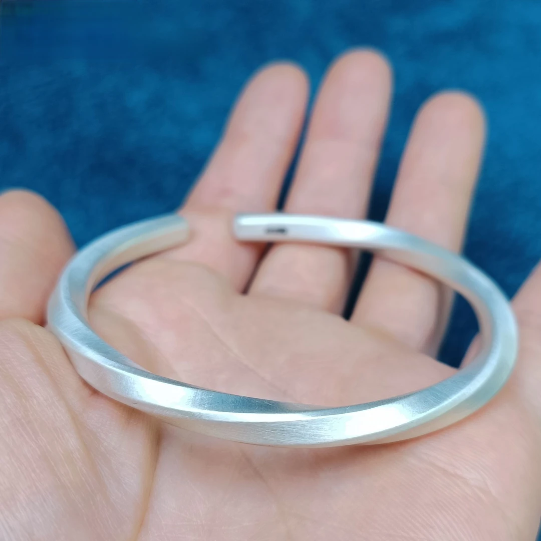 足银银制品 【足银手镯22号】开口方棍莫比乌斯款简约手镯 手工雅丹