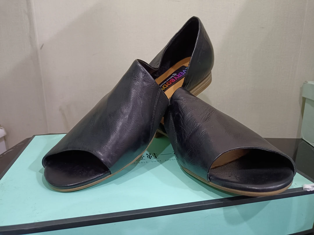 新款女士凉鞋黑色气质轻奢牛皮时尚凉鞋