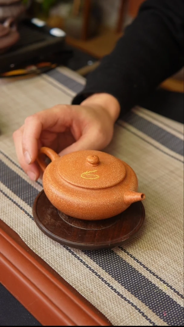 【闪购商品】紫砂茶壶点搪 扁承180cc 金降坡薄胎内推6号