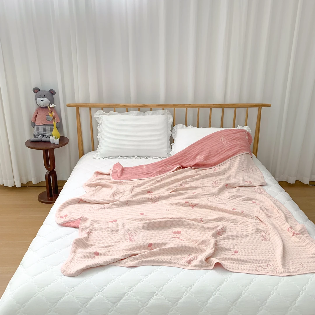 小布家居【樱桃兔-粉色】重磅冰竹凉感盖毯 多功能盖毯 一条