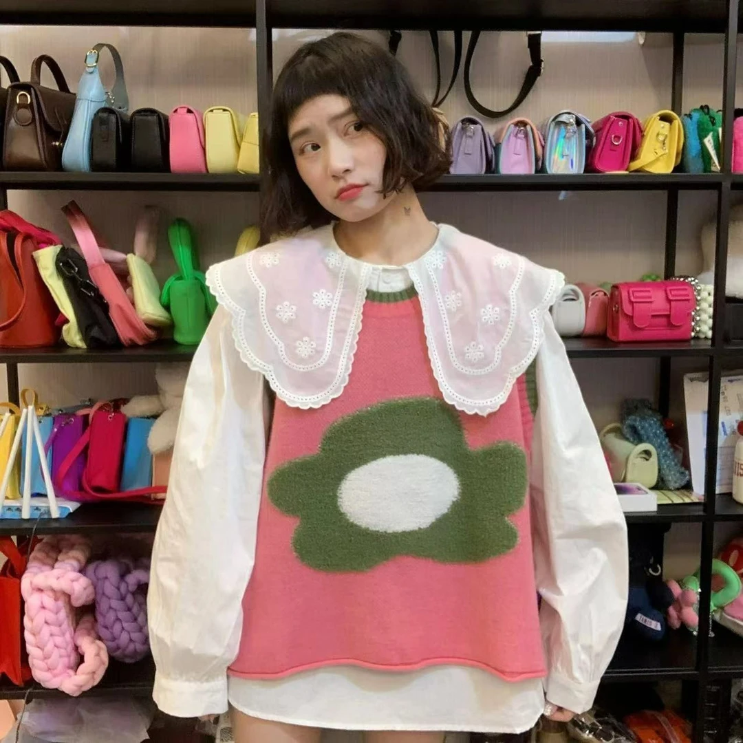 白色娃娃领镂空衬衫