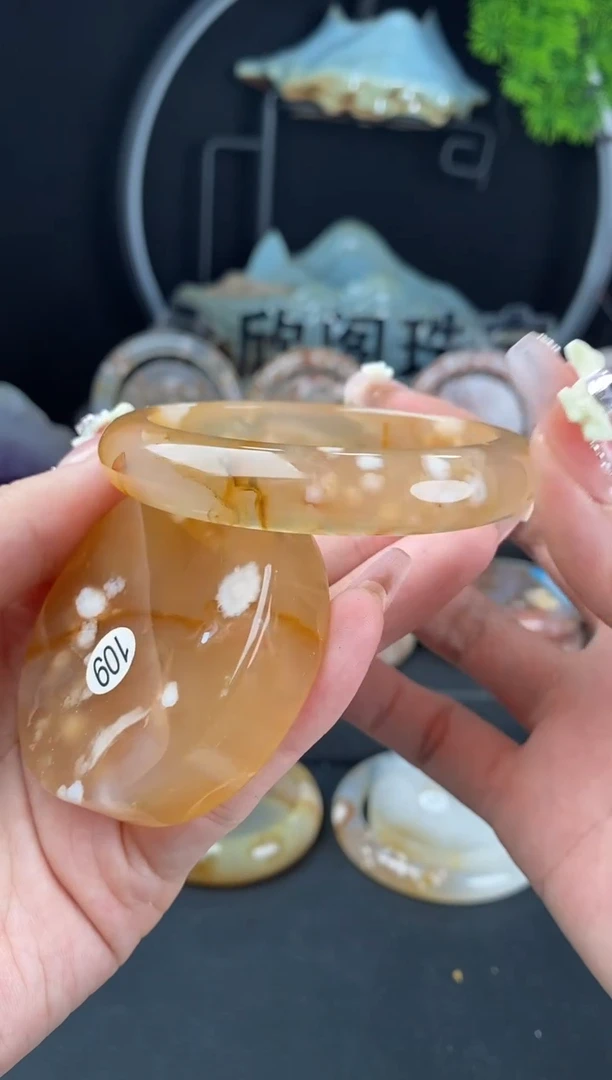 【闪购商品】石英质玉手镯（圆镯）未镶嵌55