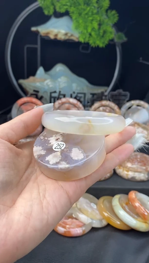 【闪购商品】石英质玉手镯（圆镯）未镶嵌61
