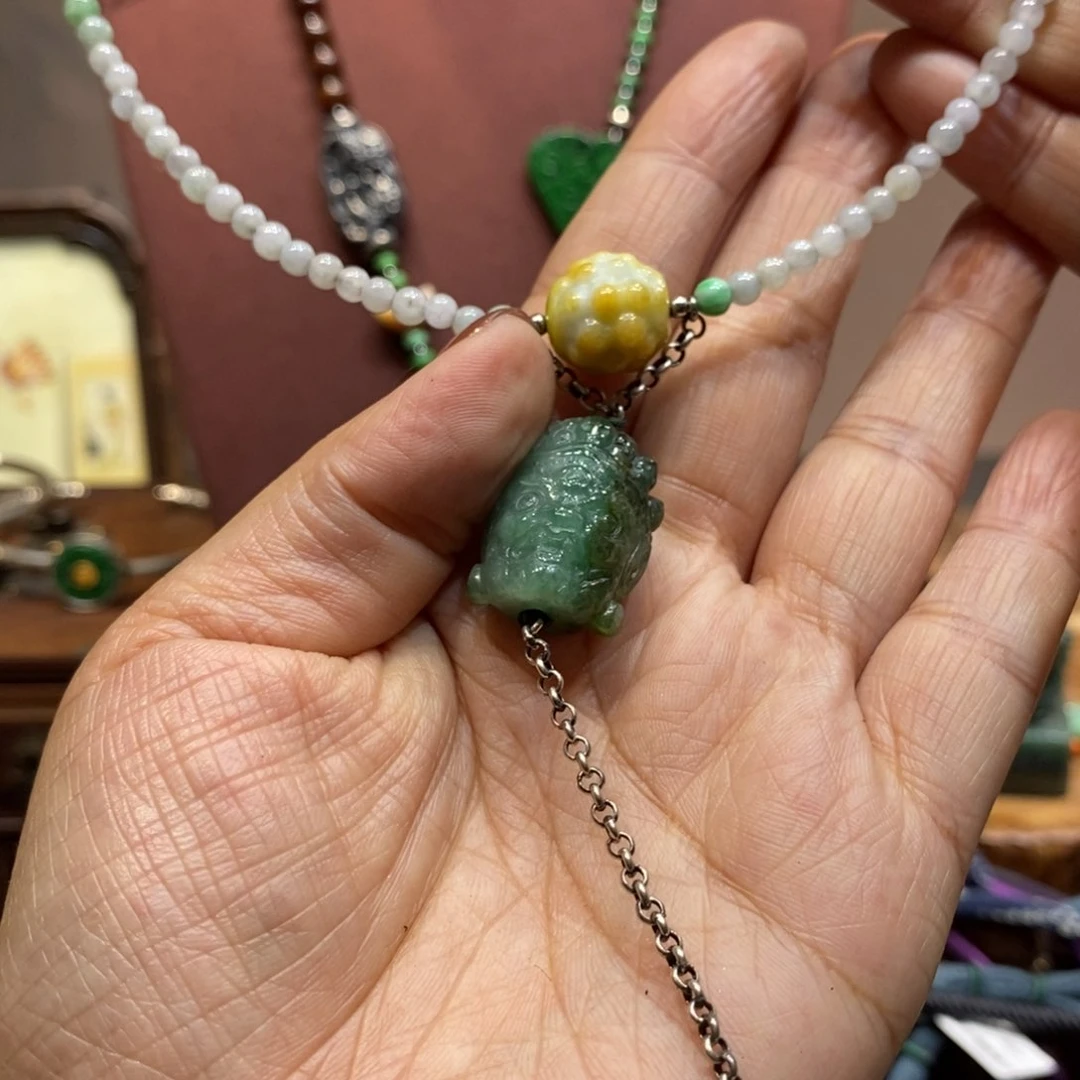 翡翠吊坠(赠链)未镶嵌