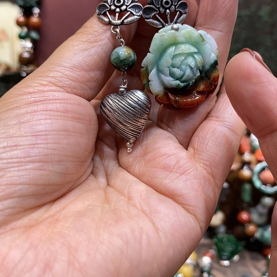 翡翠吊坠(赠链)未镶嵌