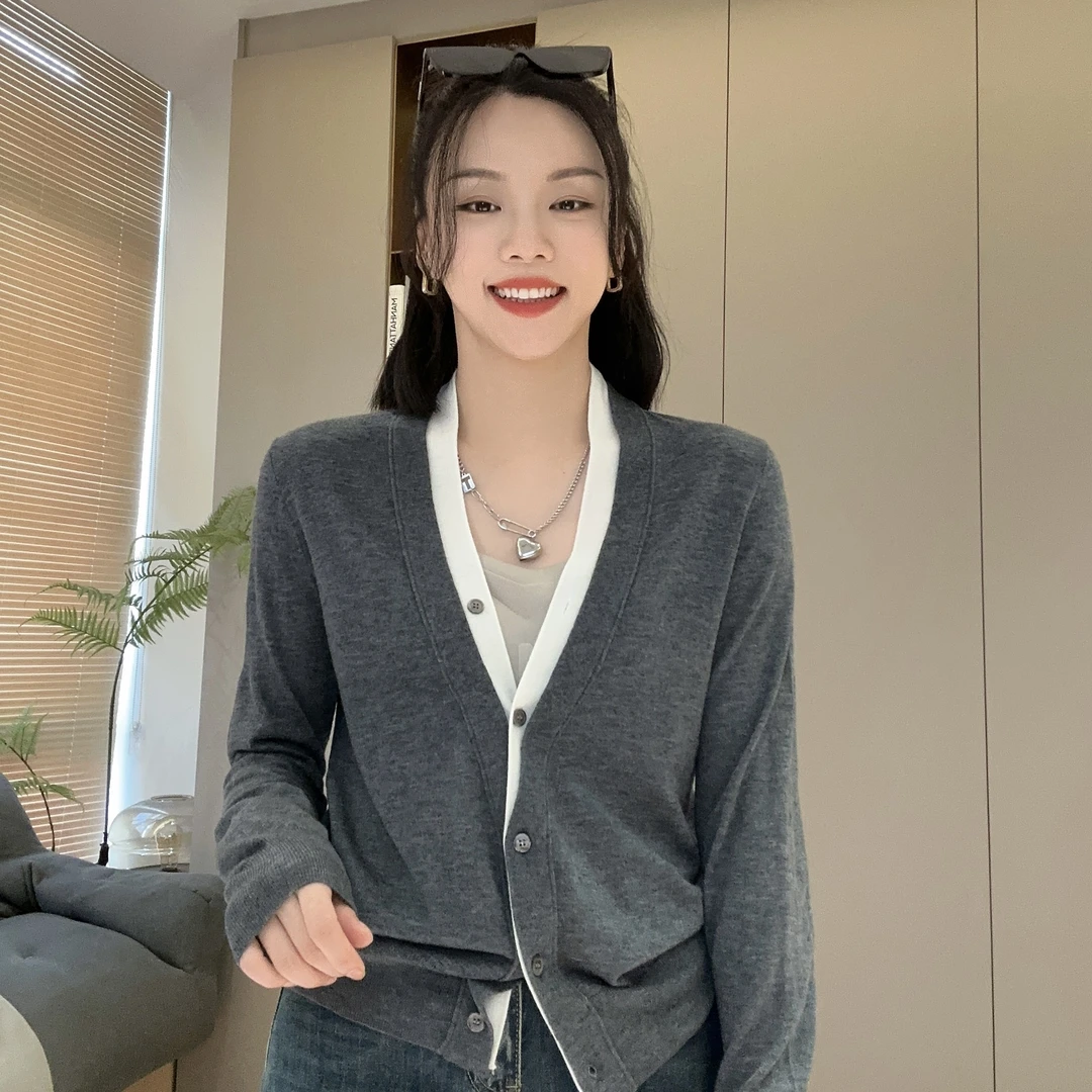 早秋假两件撞色深V领单排扣纯色长袖针织衫3-8-3