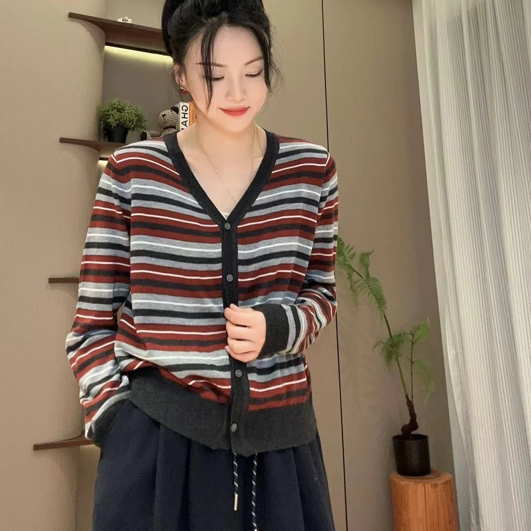 秋冬超细针织V领红灰条嗯单排扣针织开衫4-10-5