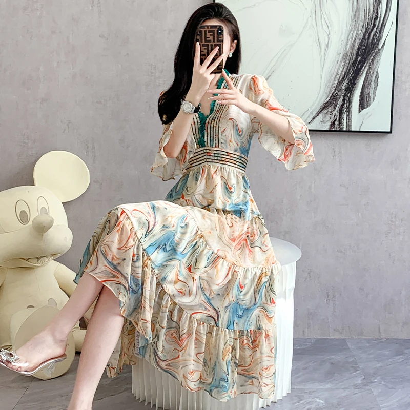 蕾丝拼接连衣裙女2023新款V领轻熟风遮肉显瘦度假波西米亚长裙夏