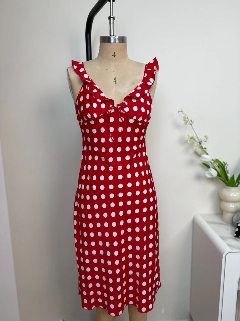 亲密爱人时尚圆点裙性感迷人百搭Lady必备显瘦气质