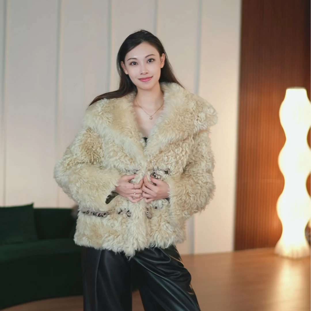 芊芝菲托斯卡纳皮毛一体大翻领款皮草