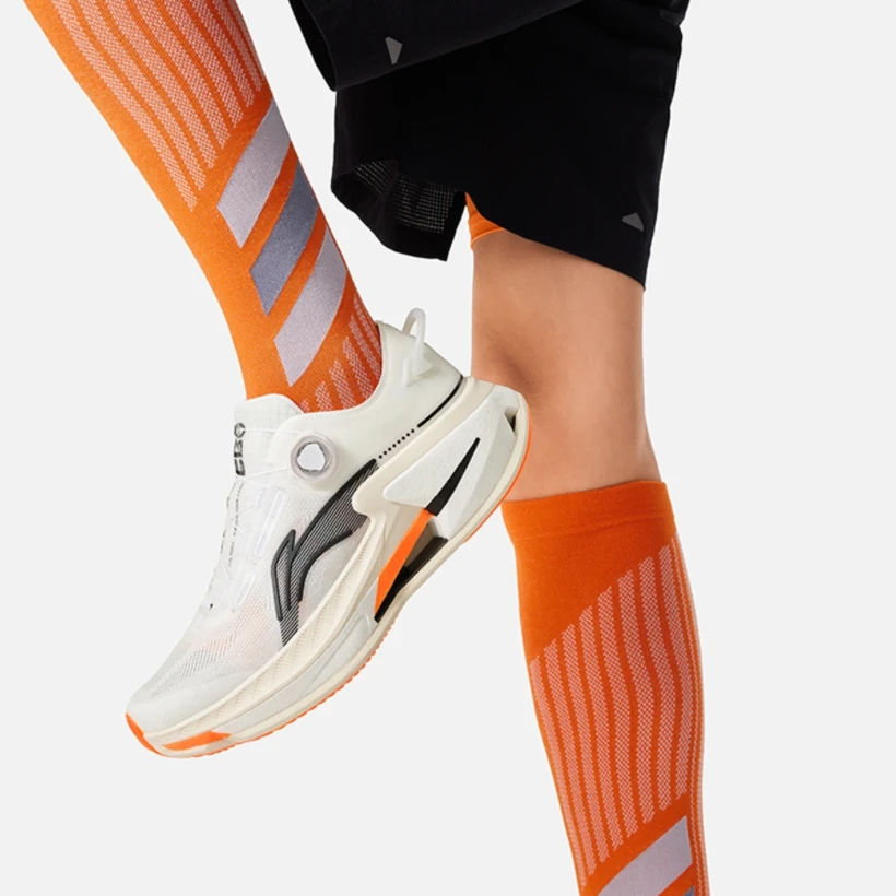 李宁烈骏8 PRO男子跑鞋2024冬季轻量高回弹缓震专业运动鞋ARZU005