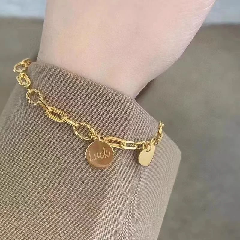 水贝黄金批发时尚轻奢百搭清新luck爱心圆牌足金手链