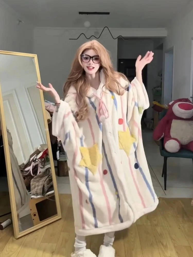 少女可爱大码珊瑚绒睡衣女款冬季2024加厚保暖连帽睡袍家居服睡裙