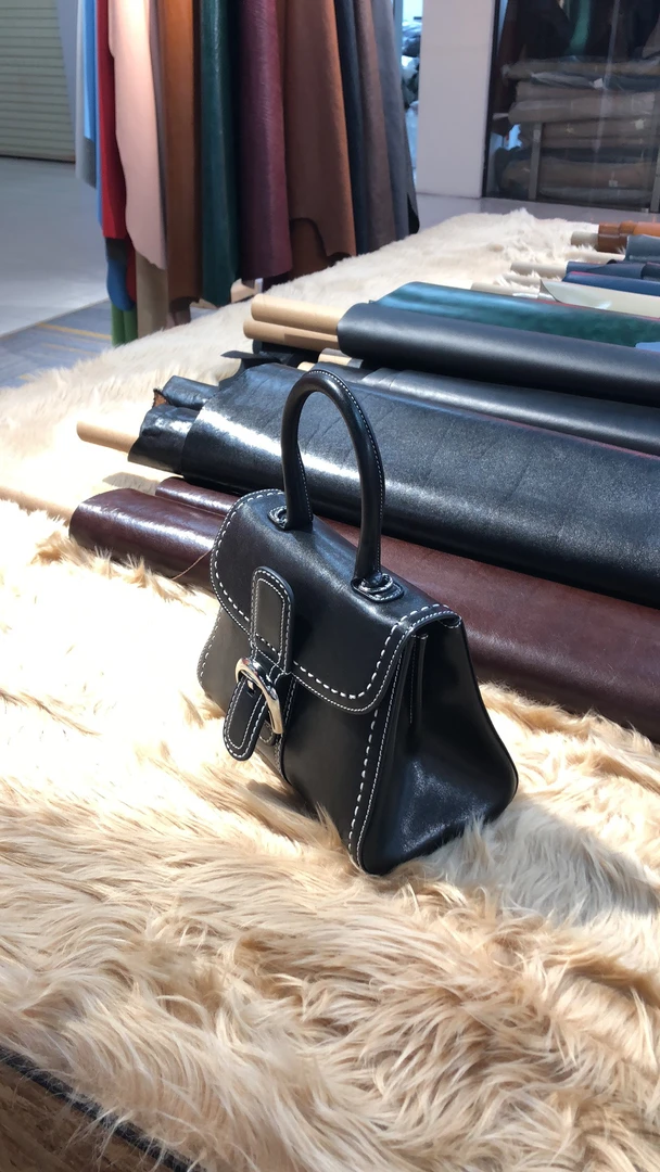 20 cm树羔牛皮油腊面手拎斜挎包