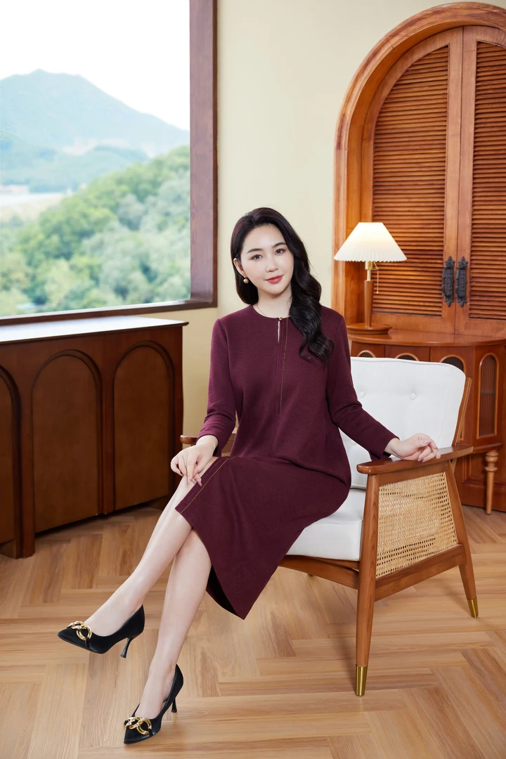 【七景超级太太】 2024年秋冬中式百搭轻奢连衣裙    SL24218
