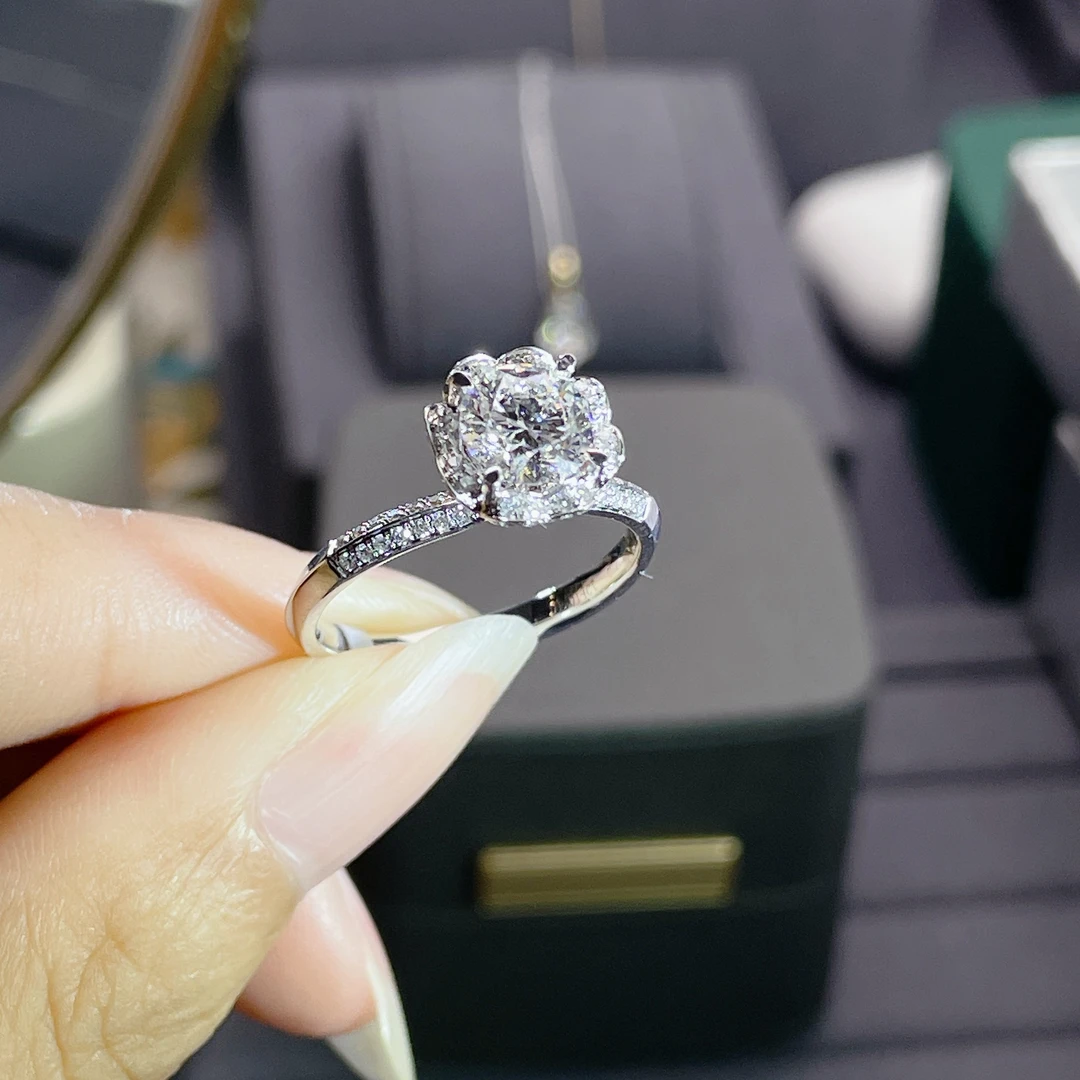 【合成/培育】18K金镶嵌1克拉豪华爱心手捧花培育钻石戒指时尚结婚