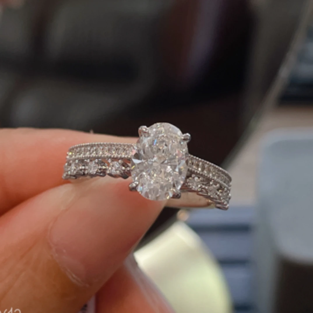 【合成/培育】1.51克拉18K金镶嵌培育钻石女戒