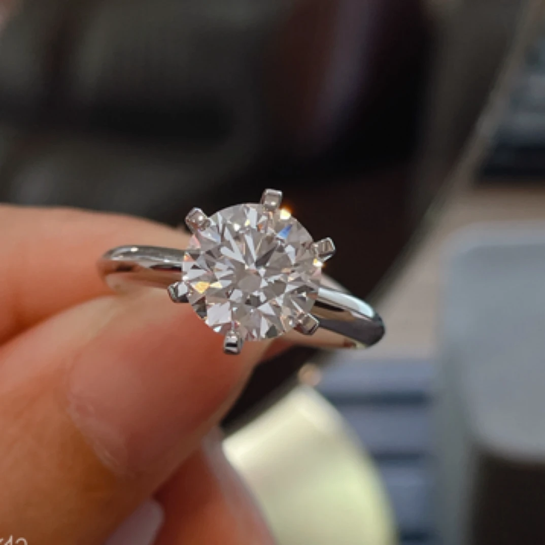 【合成/培育】2克拉18K金镶嵌培育钻石女戒