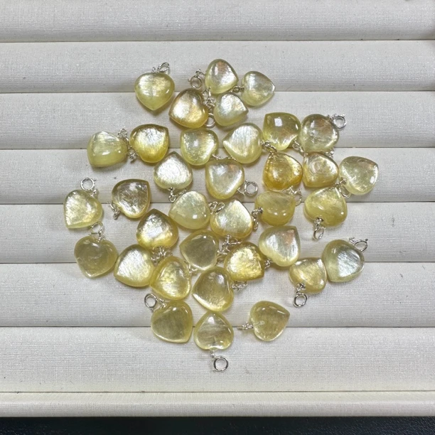 金锂云母扣款双色香槟色爱心吊坠精美（多样性发一）迷你